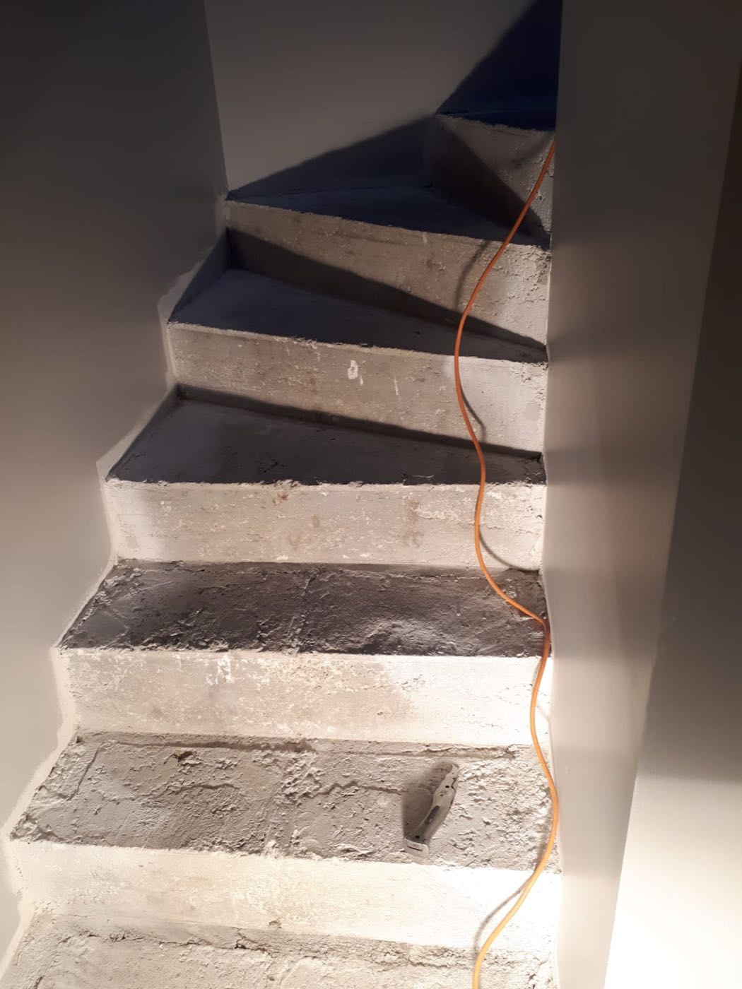 Ragréage des marches d'un escalier béton